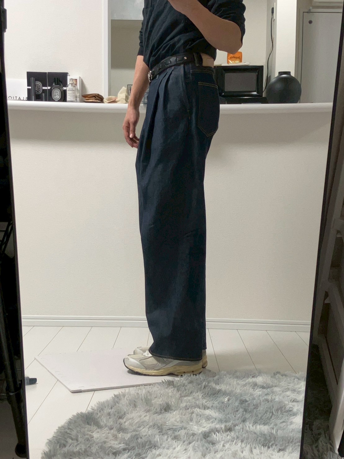 SUBLATIONS デニム 横からのシルエット