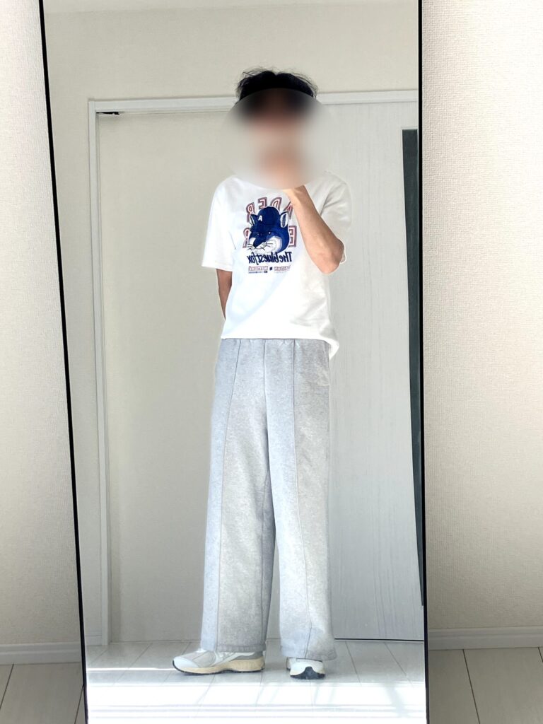 スウェットワイドパンツでAラインのシルエットのコーデ