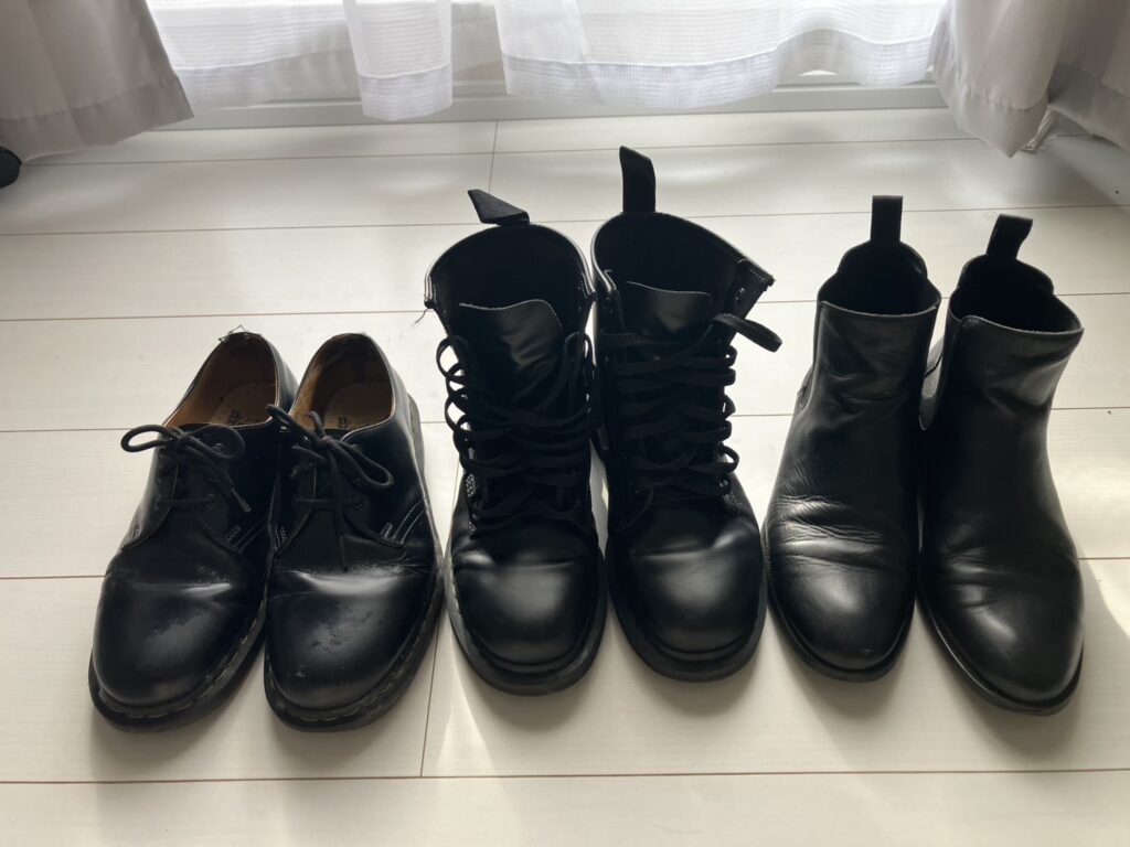 ドクターマーチンの靴２足とサイドゴアブーツ１足